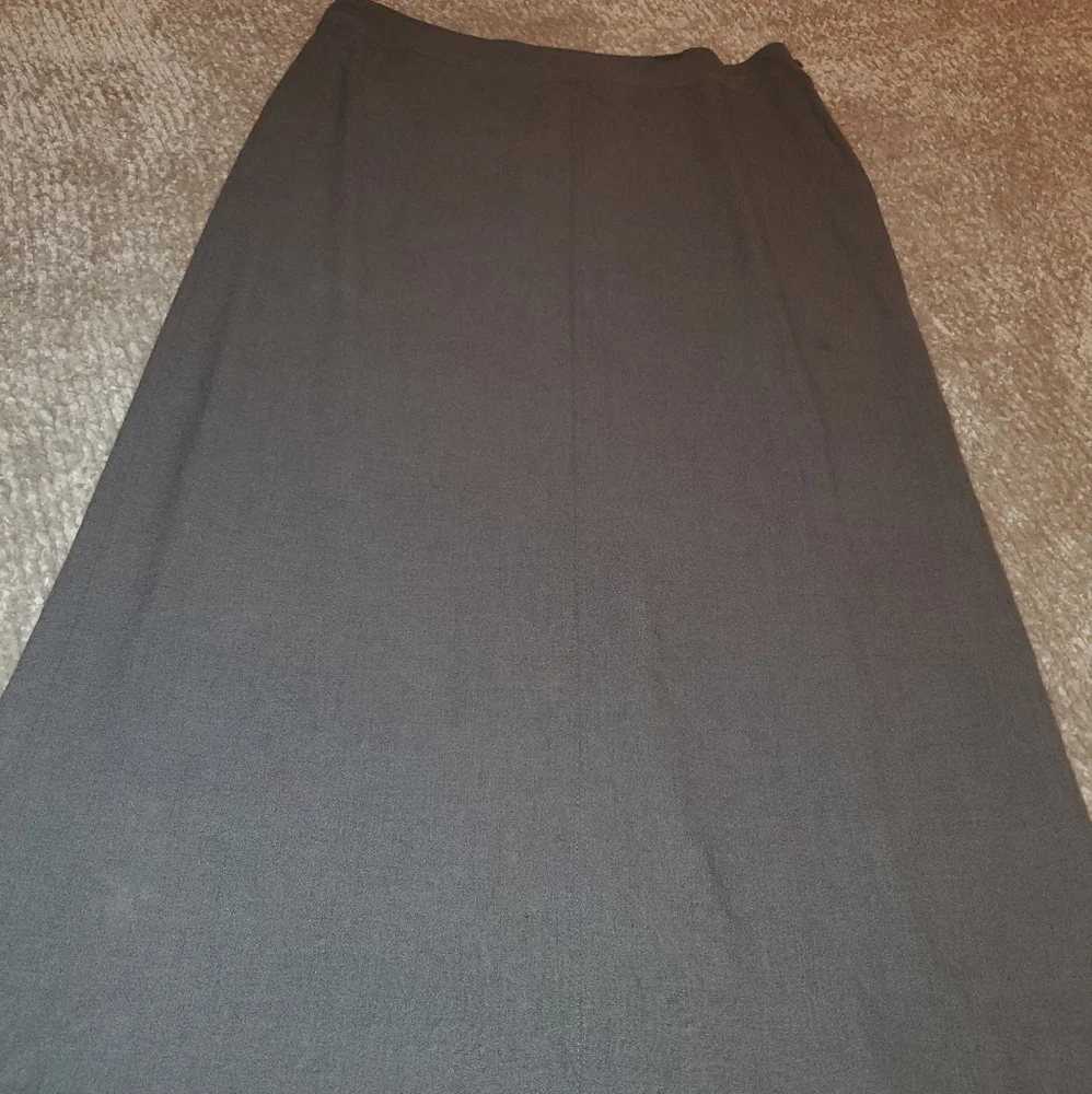 Skirt - Picture 1 of 2